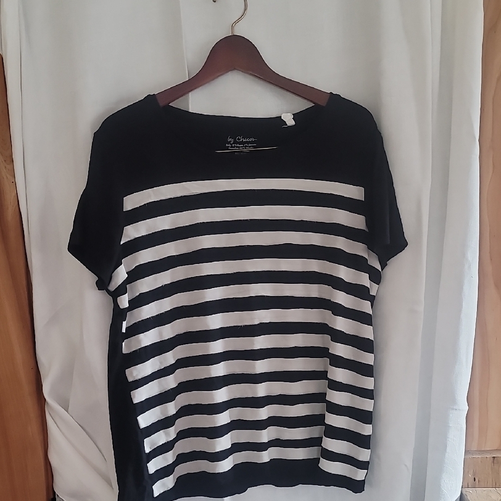 Chico's Boxy Black and White Short Sleeve T-Shirt
